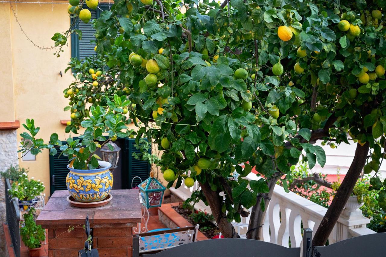 Casa "Positano" Da Ely - Salerno Centro Con Self Check-In Apartamento Exterior foto